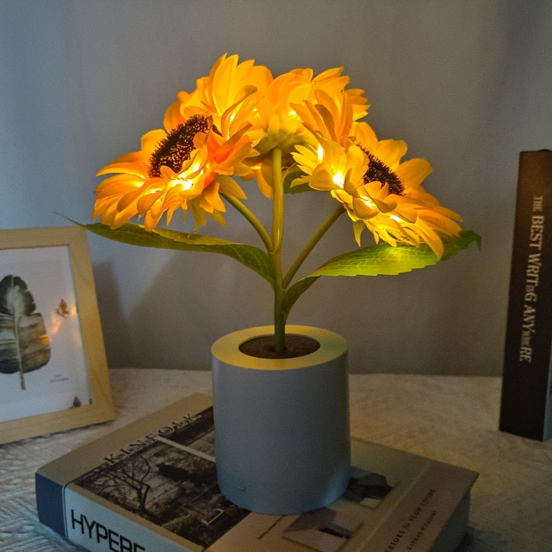 Light-Up Sunflower Desk Lamp Kawaii Babe Light-Up Sunflower Desk Lamp Kawaii Babe